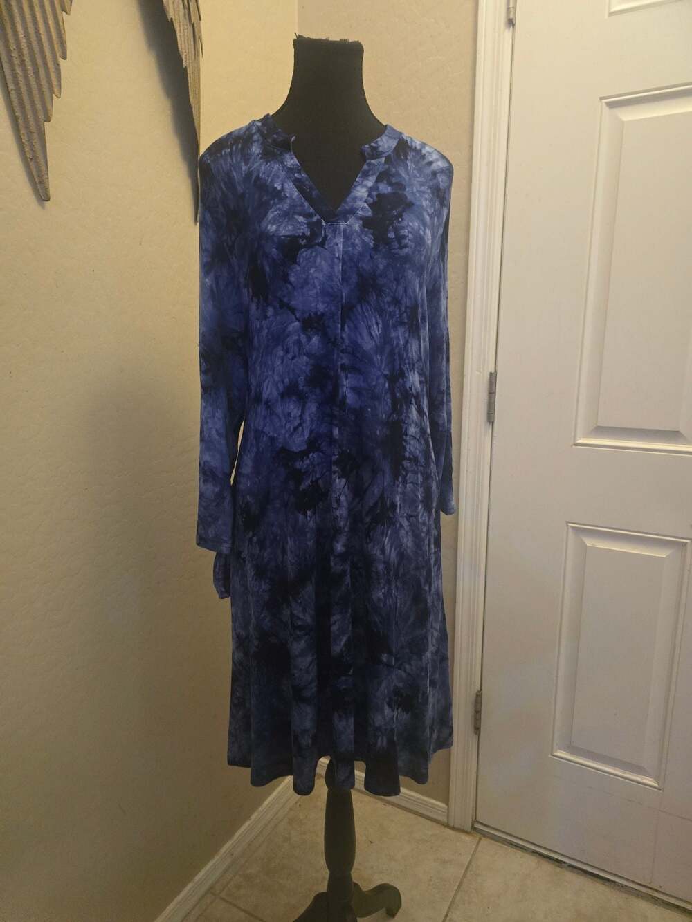 Zennilo‎ Women's Plus Size Blue Tie Dye V-Neck Long Sleeve Midi Swing Dress